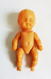 Papusa / papusica bebelus Aradeanca, anii 70, 11 cm, plastic cu cauciuc