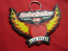 Emblema -breloc-Harley Davidson -Cafe Las Vegas - Motociclism ,plastic L=10x6cm foto