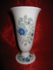 VAZA PORTELAN ENGLEZESC WEDGWOOD BONE CHINA MODEL CLEMENTINE foto