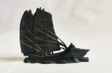 Figurina corabie de pirati, neagra, vapor, plastic, 6x5 cm