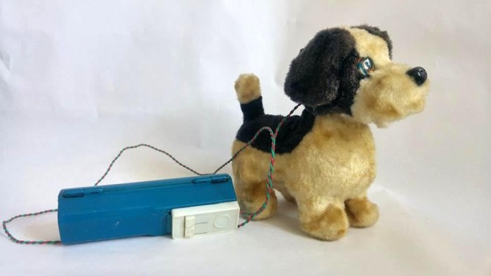 Jucarie veche chinezeasca catel cu telecomanda, anii &#039;80, Colour Puppy, colectie