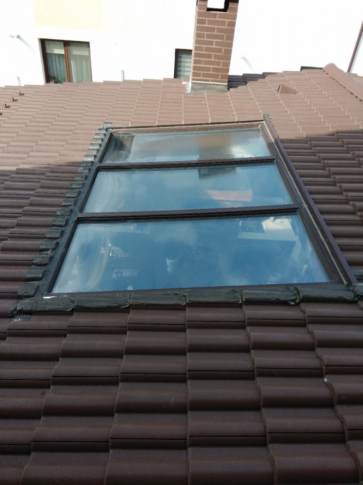 Geamuri termopan speciale, cu rama, 3 m x 2 m din acoperis. | arhiva ...