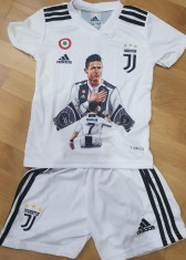 ECHIPAMENTE FOTBAL COPII.JUVENTUS-RONALDO, EDITIE LIMITATA ,LIVRARE GRATUITA foto