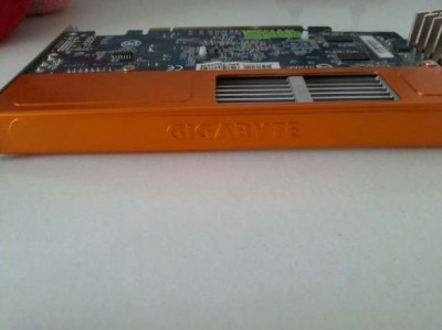 PLACA VIDEO GIGABITE GEFORCE 7200 GS foto