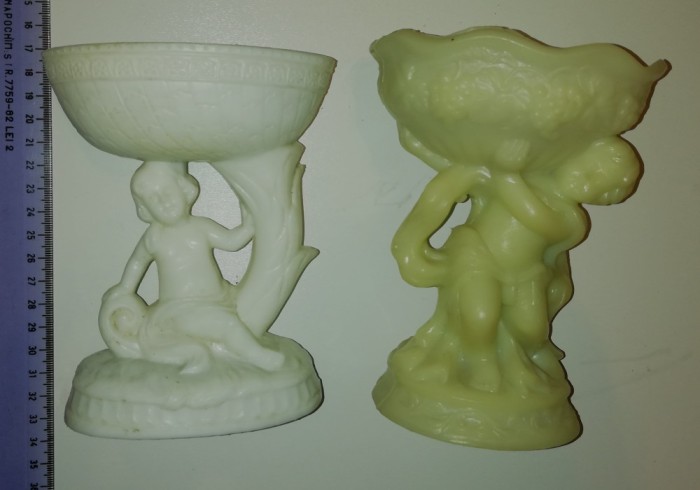 LOT 2 SUPORTURI /VASE /DECORATIUNI VINTAGE , AMORASI CONF. DIN PLASTIC