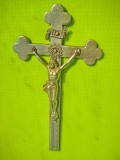 CRUCIFIX mic vechi in crom cu spate filigramat.