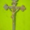 CRUCIFIX mic vechi in crom cu spate filigramat.