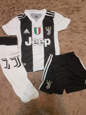 Echipament Juventus+jambiere,copii 4-16 ani,model NOU 2018-2019 ,7 Ronaldo foto