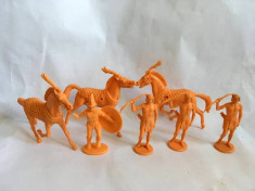 Lot figurine plastic Atlantic Italia: 3 cai, 3 soldati Egipteni, 1 soldat roman foto