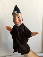 Marioneta papusa manuala teatru papusi, vrajitor, intelept, om cu coif negru foto