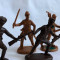 Lot 4 figurine plastic soldati: 2 maro deschis, 2 maro inchis, nemarcati, 5-6cm