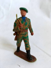 Figurina plastic soldat pictat, cu bereta, 7cm, nemarcat foto