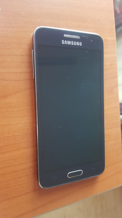Samsung Galaxy A3 dual sim A300F 2015 necodat stare foarte buna + folie sticla