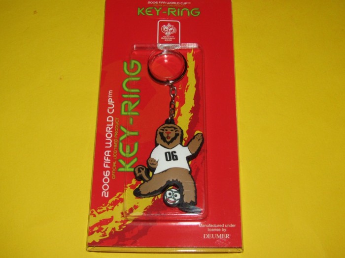 Breloc fotbal - Mascota Campionatului Mondial GERMANIA 2006 + o bratara cadou!