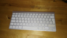 TASTATURA APPLE A1255 CU PROBLEME LA BUSONUL DE LA BATERII foto