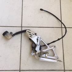 Suport fata dreapta scarita pedala frana pompa frana Yamaha R1 (RN22) 09-14