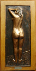 Tablou in basorelief pe alama ; Nud : La oglinda , semnat pe verso , vechi foto