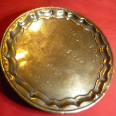 Tava metal argintat cu insertii cupru , d= 28 cm ,model floral