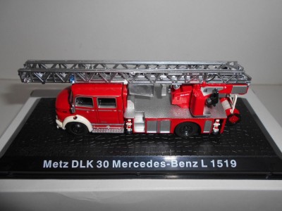 Macheta Pompieri Mercedes-Benz L 1519 METZ DLK 30 1:72 foto