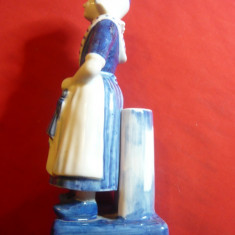 Bibelou -portelan olandez- Tanara in costum popular -Suport de ravase ,h=18cm