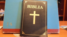 BIBLIE - EDITATA DE ROMANIAN AMERICAN BIBLE SOCIETY, IN 2015 - GEORGIA, U.S.A. foto