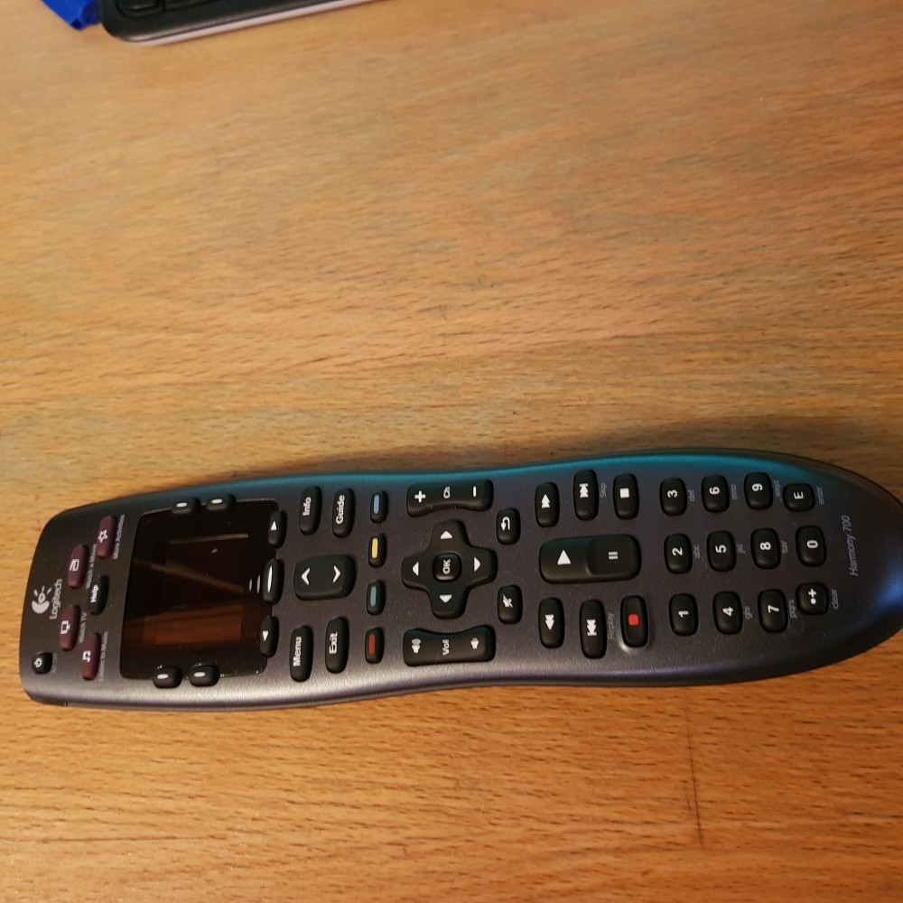 telecomanda universala logitech harmony 700 | arhiva Okazii.ro