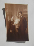 FOTOGRAFIE VECHE de familie din perioada interbelica , atelier E. POPP, Romania 1900 - 1950, Sepia