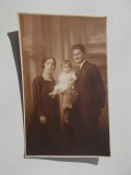 Cumpara ieftin FOTOGRAFIE VECHE de familie din perioada interbelica , atelier E. POPP