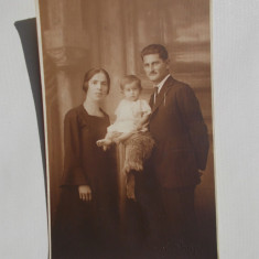 FOTOGRAFIE VECHE de familie din perioada interbelica , atelier E. POPP