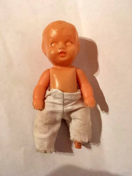 Papusa / papusica bebelus Aradeanca, anii 70, 11 cm, plastic cu cauciuc