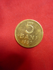 Moneda 5 Bani 1957 ,bronz ,luciu batere , mici imperfectiuni -cal.ffbuna foto
