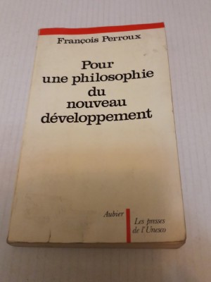 Pour une philosophie du nouvea development - Francois Perroux foto