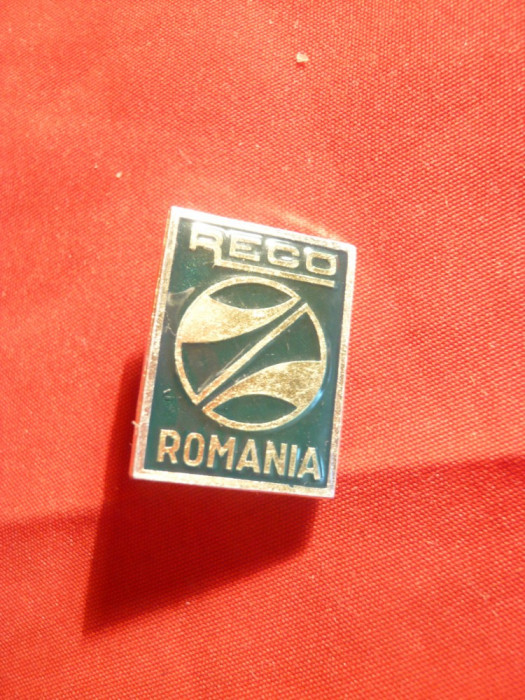 Insigna PECO Romania , metal si email , h= 2 cm