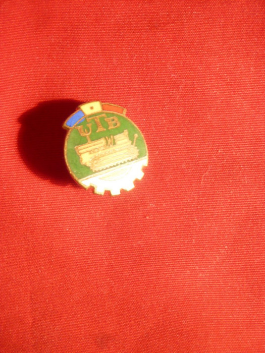 Insigna UTB - Tractoare Brasov , metal si email , L= 1,8 cm