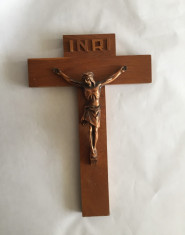 Cruce din lemn cu aplica Isus Rastignit din cupru foto