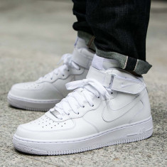 Nike AirForce 1 MID 07 foto