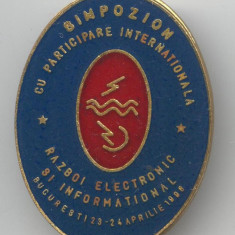 RAZBOI ELECTRONIC si INFORMATIONAL Simpozion 1998 - Insigna MILITARA - Rara