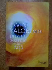 Irvin Yalom - Privind soarele in fata foto