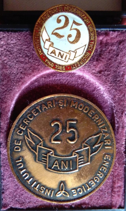 Epoca de Aur Institutul de modernizari ENERGETICE Insigna si medalie anul 1985