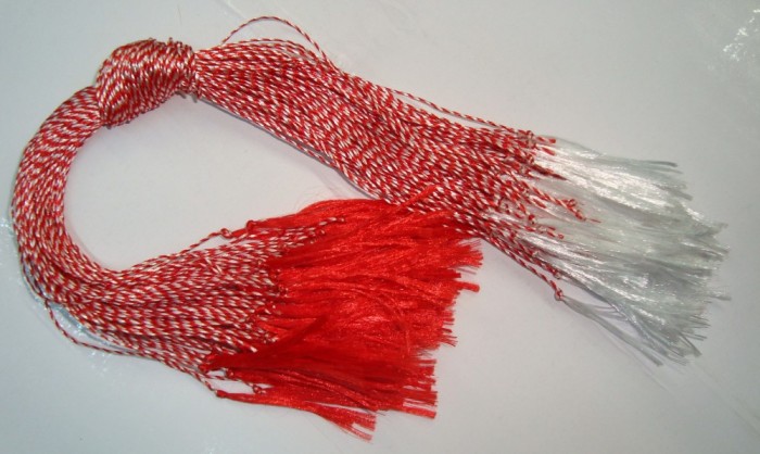 Snur subtire pentru martisoare 100 bc/ set, alb/rosu Snur subtire pentru martisoare 100 bc/ set, alb/rosu