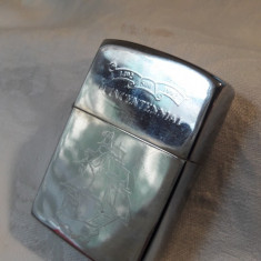 ZIPPO BRICHETA originala STARE PERFECTA de FUNCTIONARE ornata cu o CORABIE