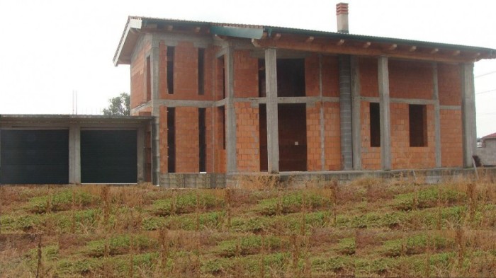 casa la rosu de vanzare doua apartamente decomandate foto mare casa la rosu de vanzare doua apartamente decomandate foto mare