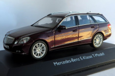 Schuco Mercedes E-Klasse T-Modell ( pre-facelift ) 2013 1:43 foto