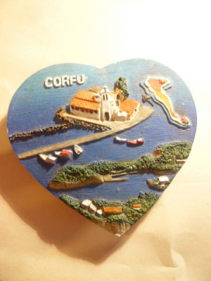Suvenir - Insula Corfu - pe inima albastra ceramica cu relief imagini turistice foto