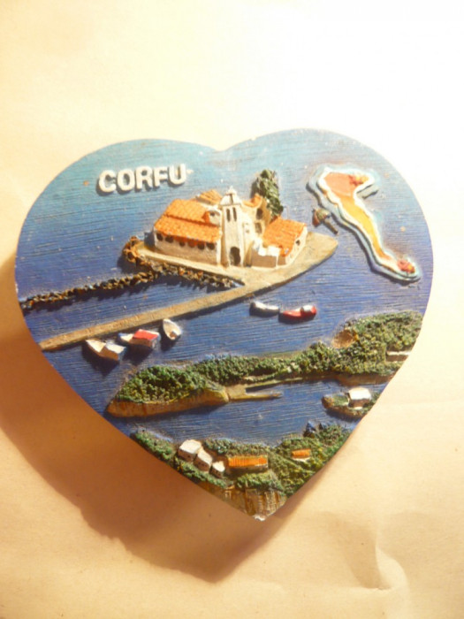Suvenir - Insula Corfu - pe inima albastra ceramica cu relief imagini turistice