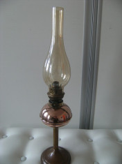 Superba lampa pe gaz lampant,veche,cu picior alama si cupru,Kosmos Brenner,52 cm foto