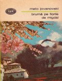 Brumă pe florile de migdal