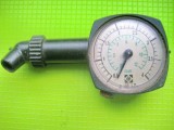 Manometru vintage bachelita mm x 100 kPa stare buna.
