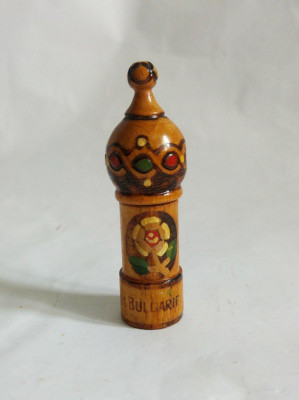 Suport vechi sticluta parfum din lemn pirogravat, artizanat, 7 cm, Bulgaria foto
