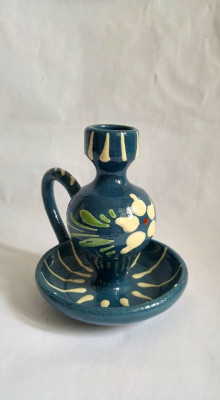 Suport de lumanare ceramic, albastru, rustic, emailat, 13cm, decor floare alba foto